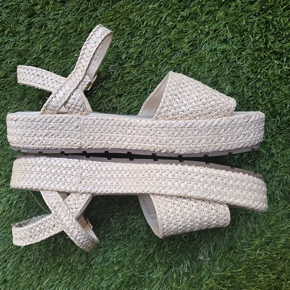 Zara Womans Tan Sandals - Picture 2 of 5
